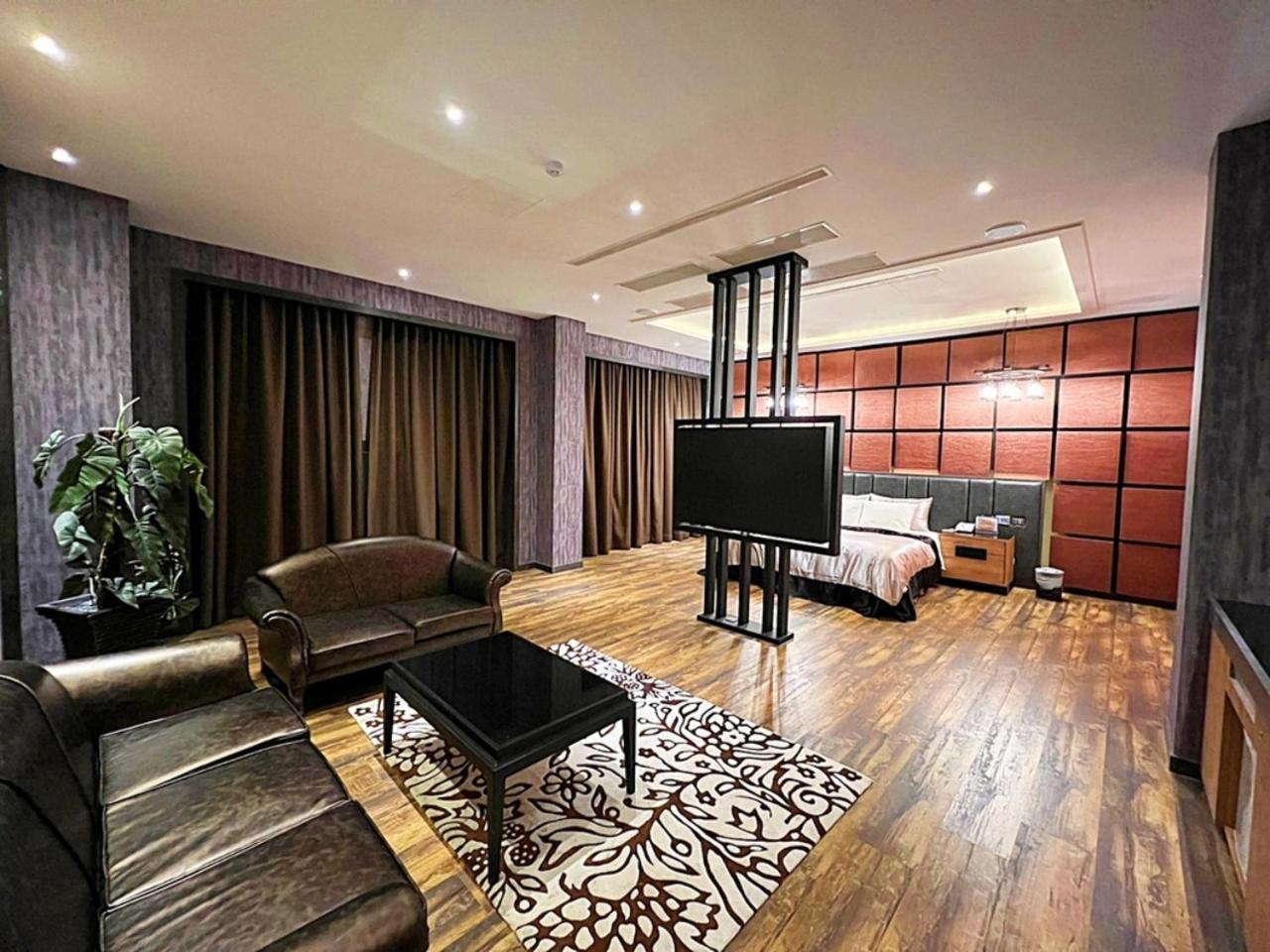 Aquarius Motel Taichung Exterior photo