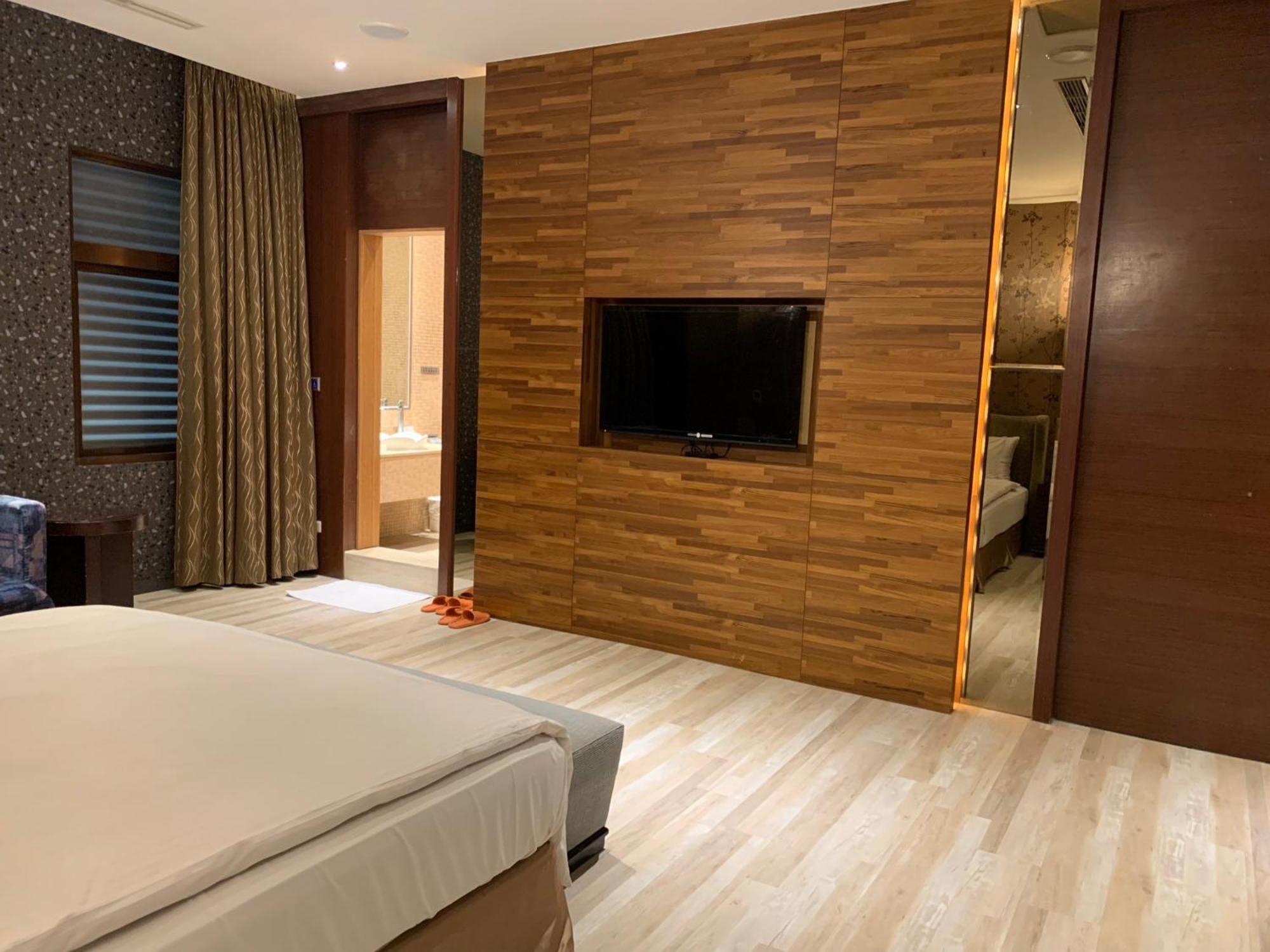 Aquarius Motel Taichung Exterior photo